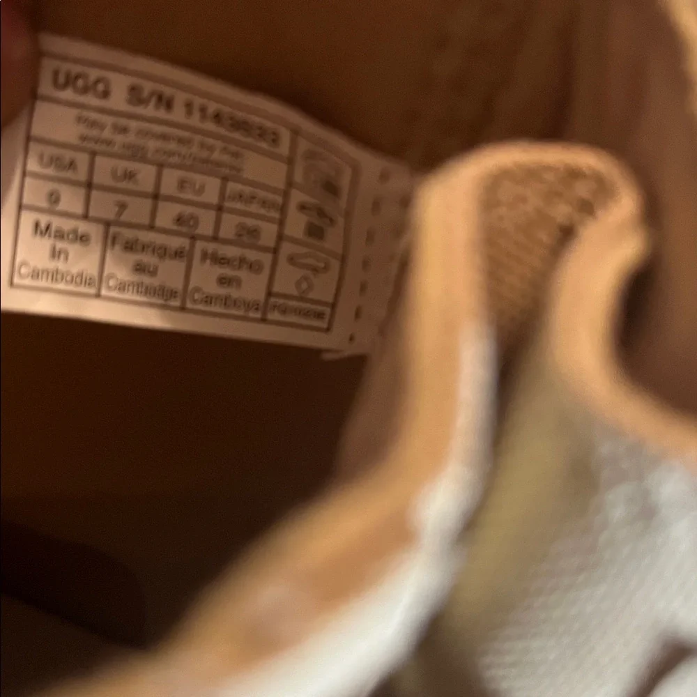 UGG The Lugg Boot Sand Size 9 Women’s Style 1143833 Platform Combat Boots